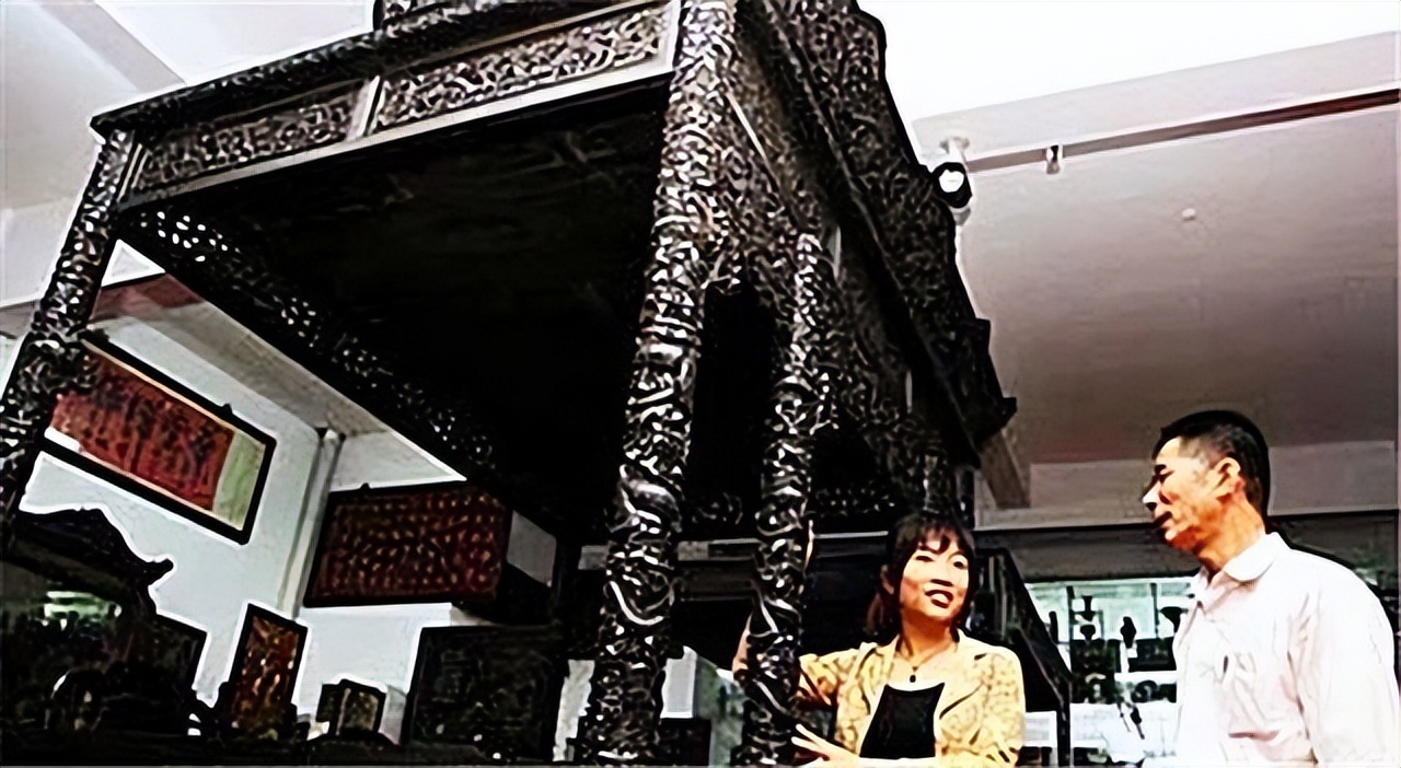 07年清宫3吨重“龙床”现身,专家称来历不简单,收藏者:5亿就卖