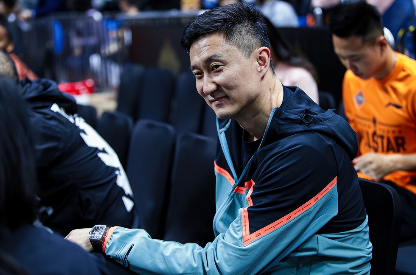 广东队迎来强大的夺冠阵容,广东队最厉害的一个赛季