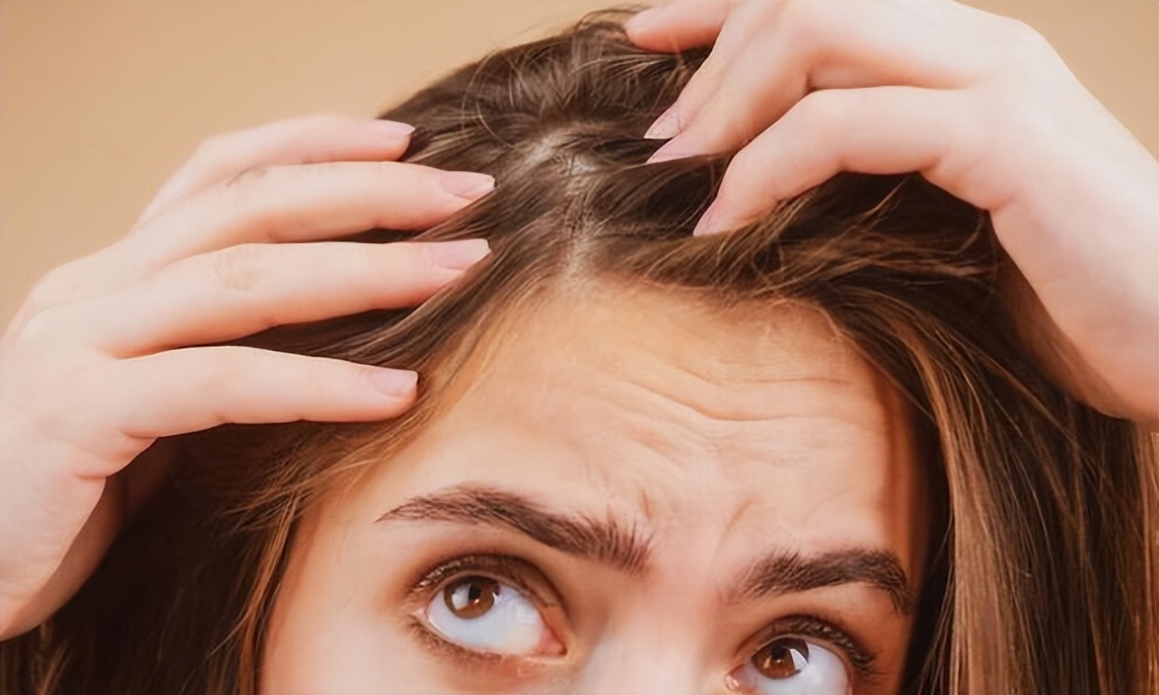 头皮起脓包疙瘩是怎么回事,头皮上全是疙瘩大脓包是什么原因