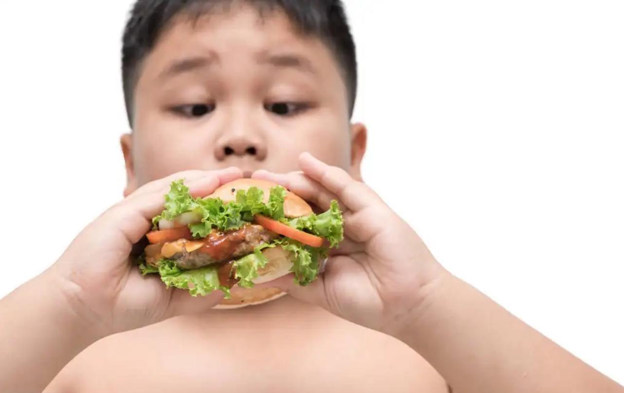 小贝开始努力减肥了,小贝变胖了