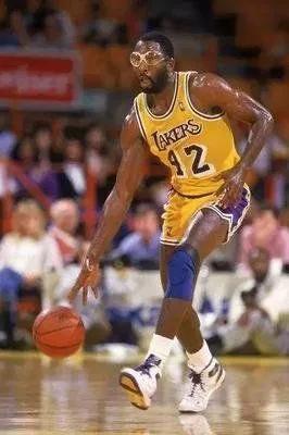 今日洛杉矶湖人队比赛球员得分榜,nba洛杉矶湖人队历史排名