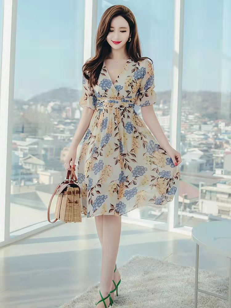 仙女碎花雪纺裙怎么穿出氛围感,夏天碎花裙穿搭大全照着穿不出错