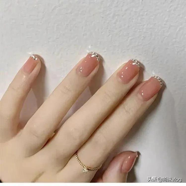 2022美甲爆款新年小短甲,适合2022过年的美甲图片