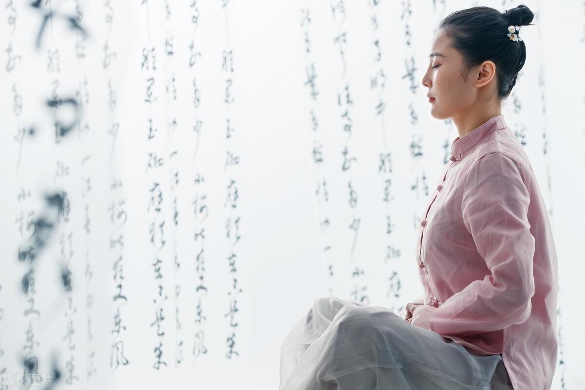 道家思想中人与自然和谐的思想,道家的根本智慧在于尊道贵德