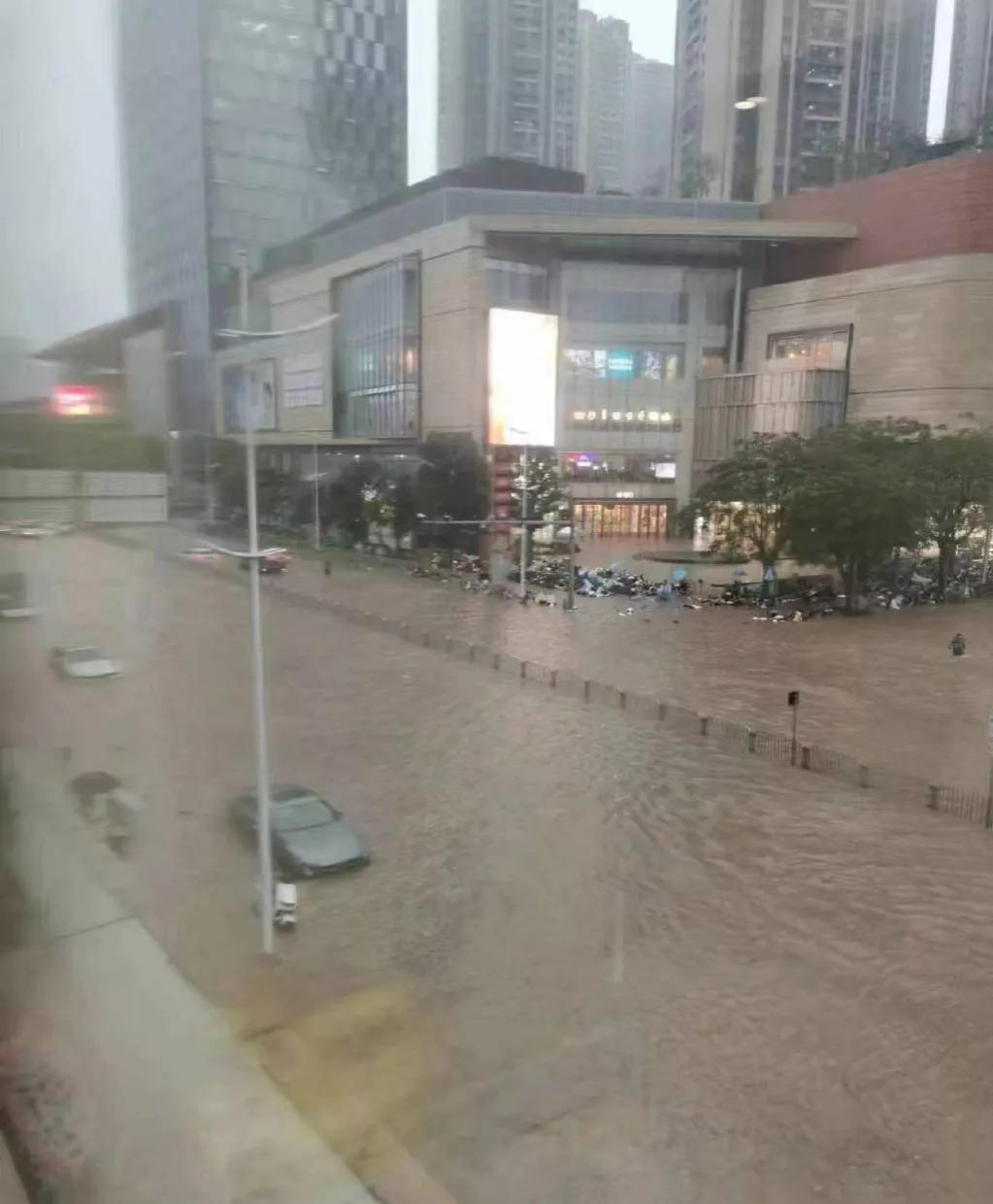 深圳暴雨商场秒变水帘峡,深圳特大暴雨事件分析