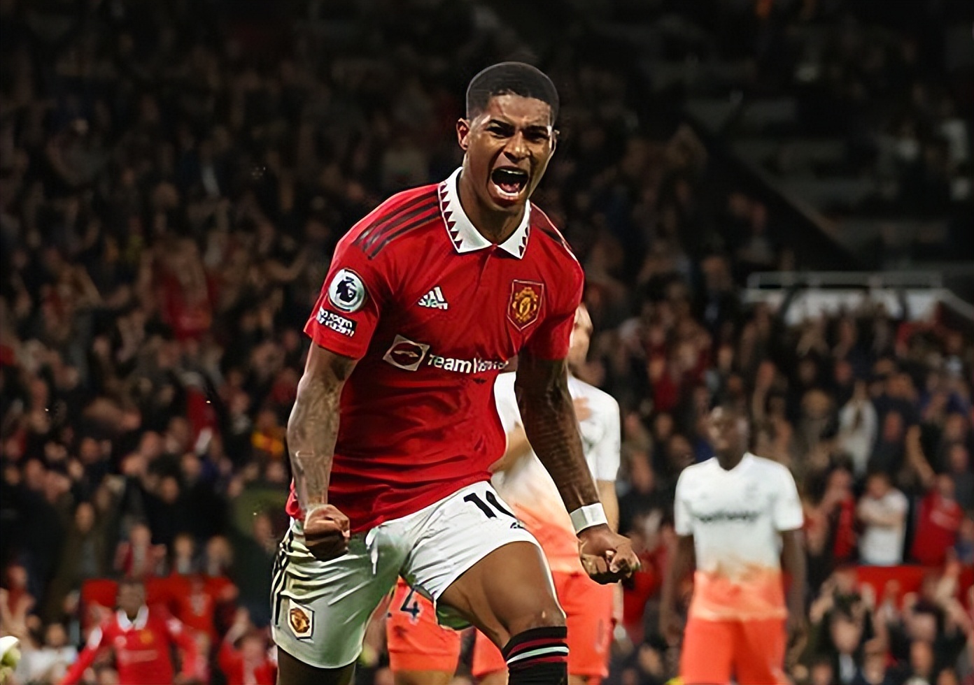 c罗曼联反攻冲刺空位却未接到球,c罗年轻曼联1v4突破禁区