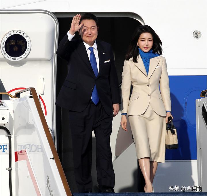 韩第一夫人穿军装被批抢总统风头,韩第一夫人穿军装被批