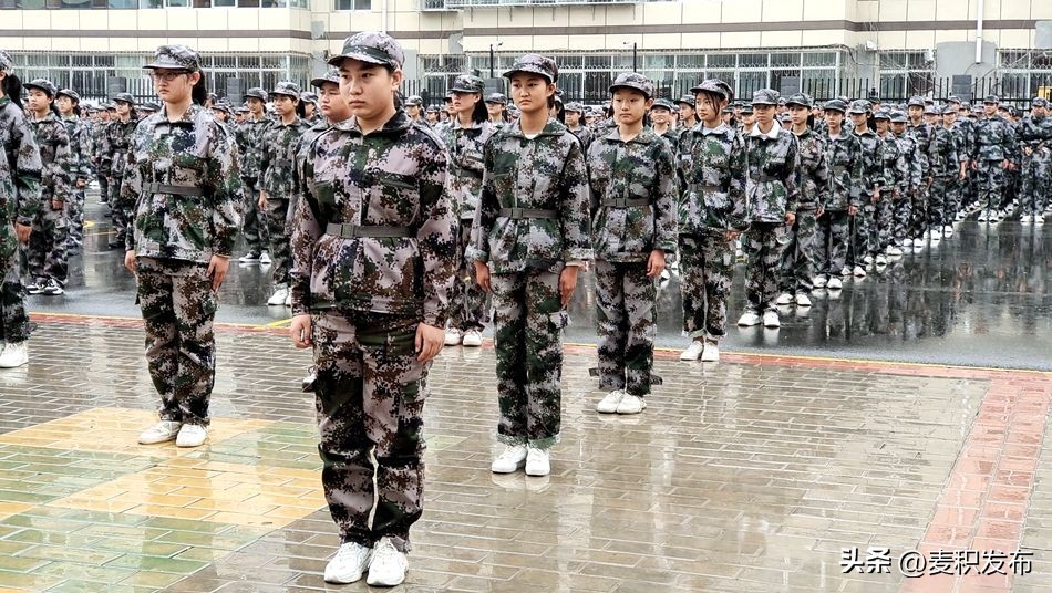 龙园学校军训演出,龙潭中学军训才艺表演