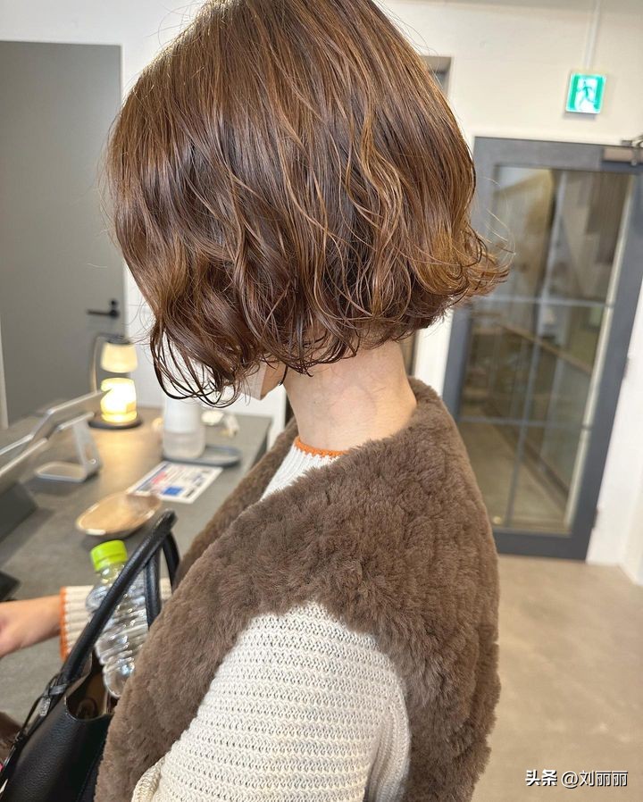 短发长发都适合的简单好看发型,又有长发又有短发的发型