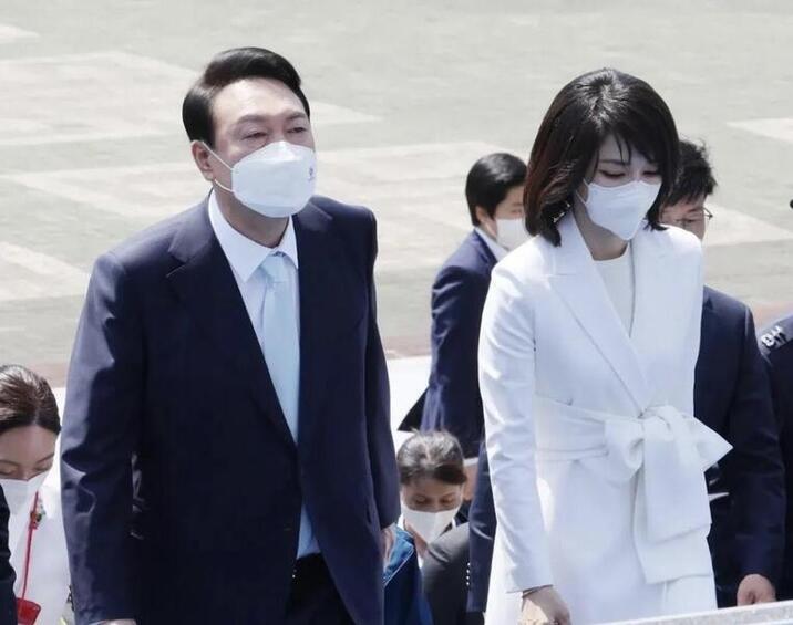 韩国第一夫人最近视频,韩国第一夫人终于露面