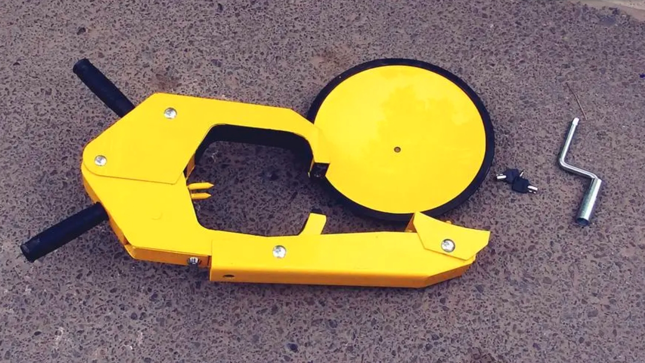 汽车轮胎被别人恶意放气怎么处理,车轮胎被人恶意扎怎么办