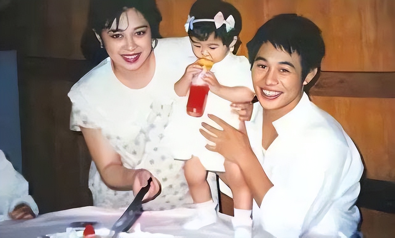 李连杰武打巨星背后的传奇故事,李连杰哪一年离婚