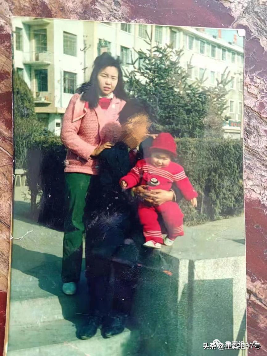 女子13岁被拐14岁为人母，为逃离喝煤油吞铁钉，父亲解救后嫌丢人，35年后追责人贩被俩儿责备影响不好