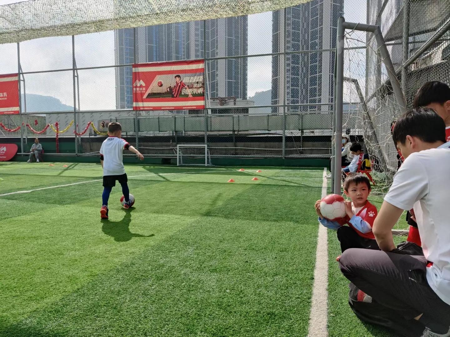 恒大毁了足球,广州恒大足球金元足球