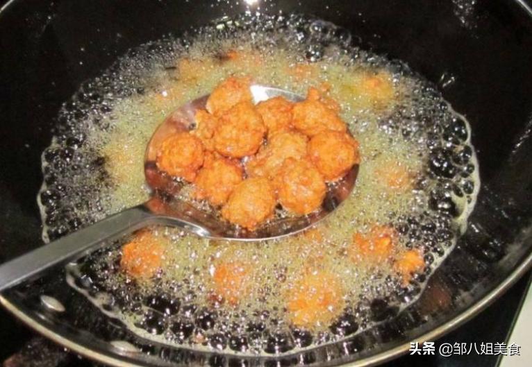炸肉丸不加鱼做法,炸肉丸子加什么料可以让丸子蓬松
