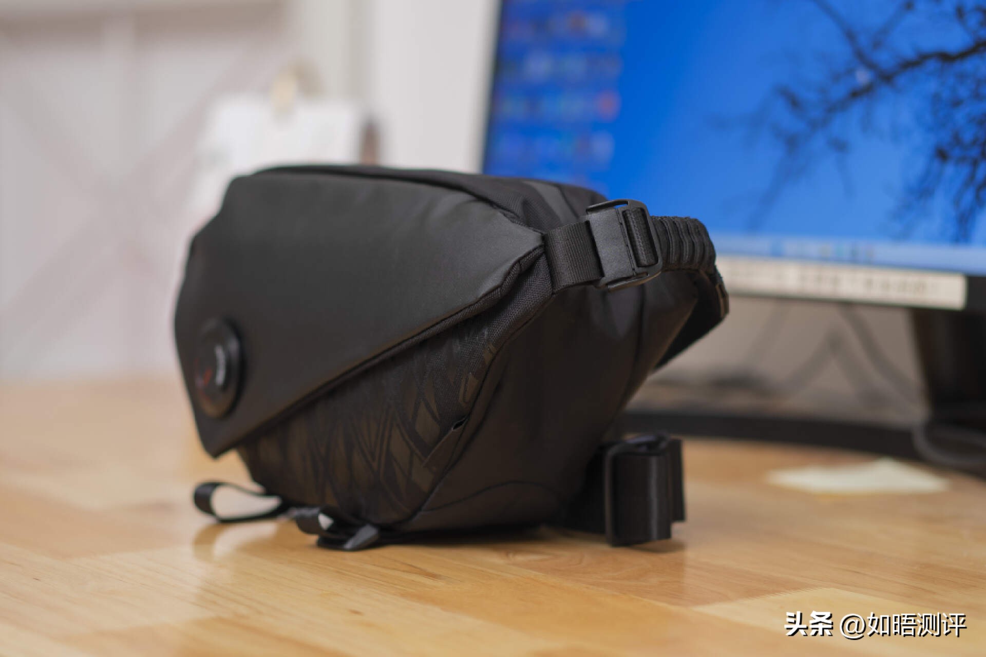 csgo黑鹞斜挎,花了8000块买了个包