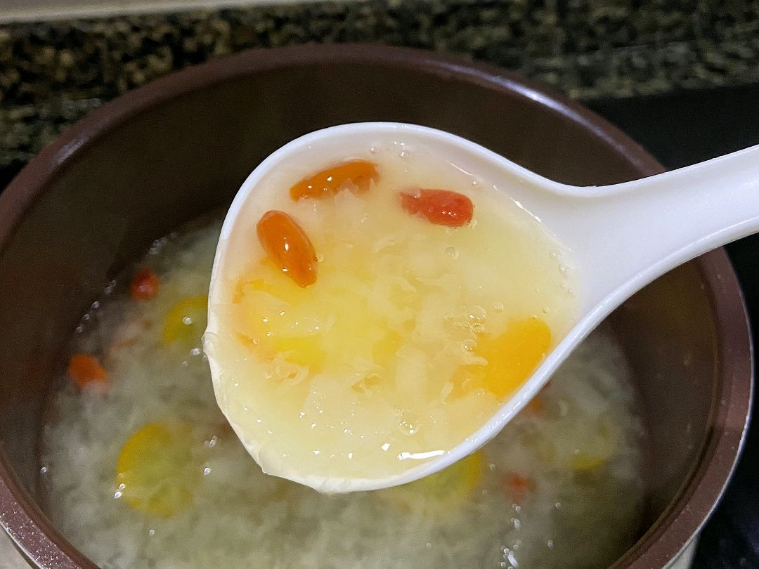 煮银耳为什么不容易出胶,煮银耳糊锅还能吃吗