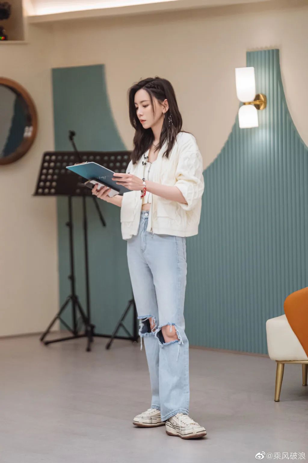 198元短袖到93万钻表，浪姐3一*公轮**演前的时尚暗战