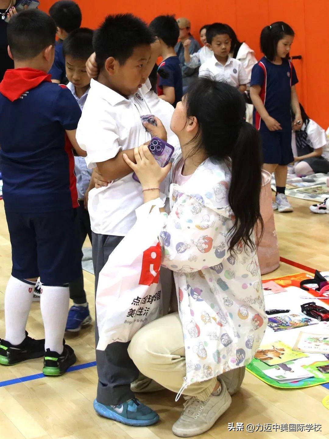 小学生爱心义卖暖人心,以爱为名的义卖