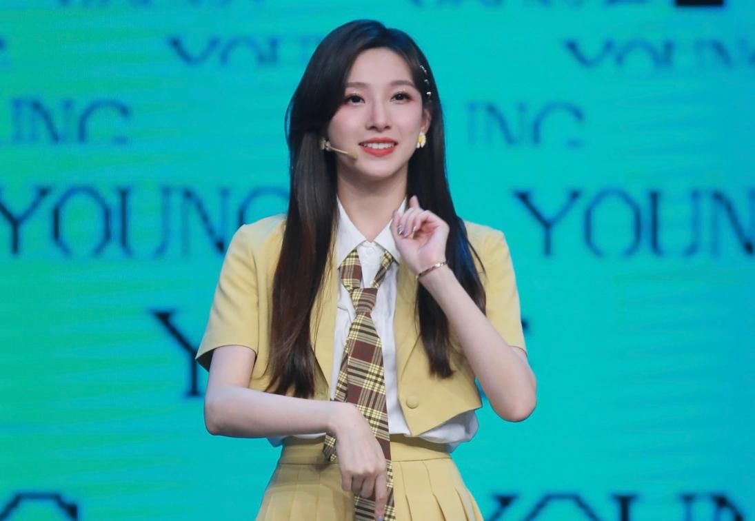 女主持人马凡舒简介,马凡舒央视女主持