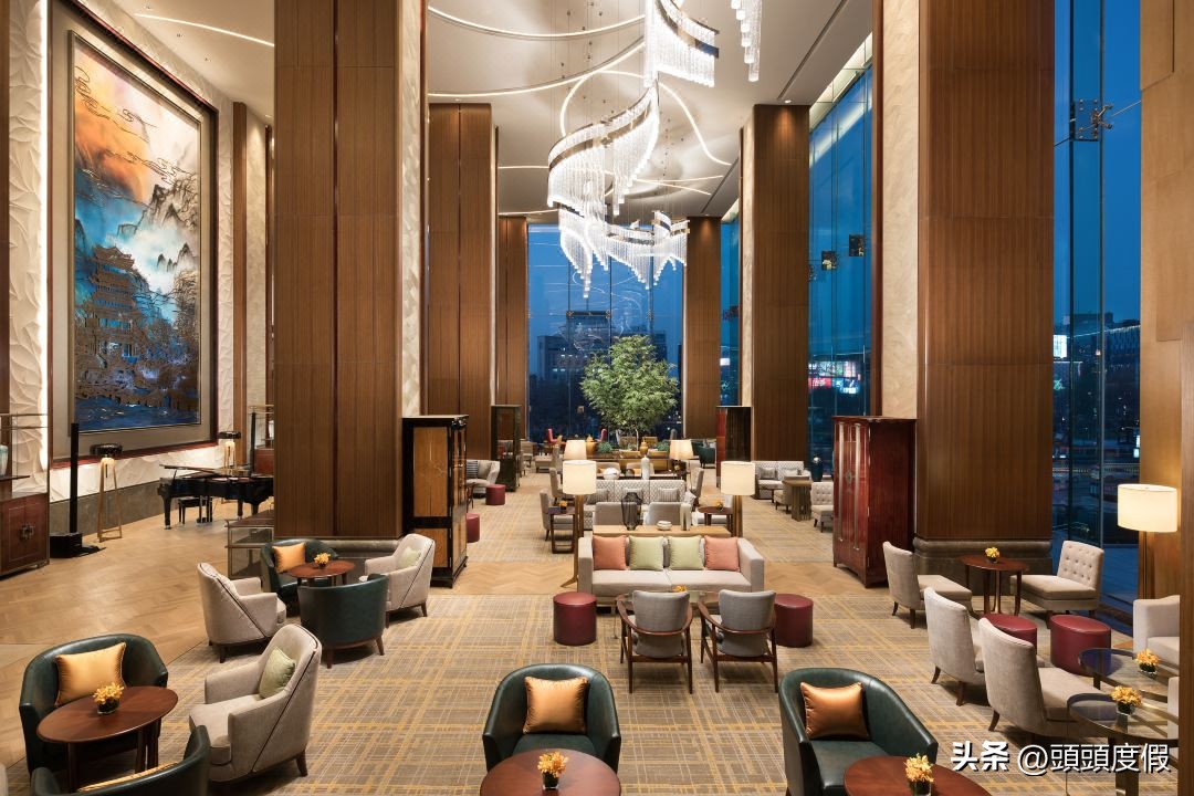 济南前十酒店,趵突泉一城山色半城湖