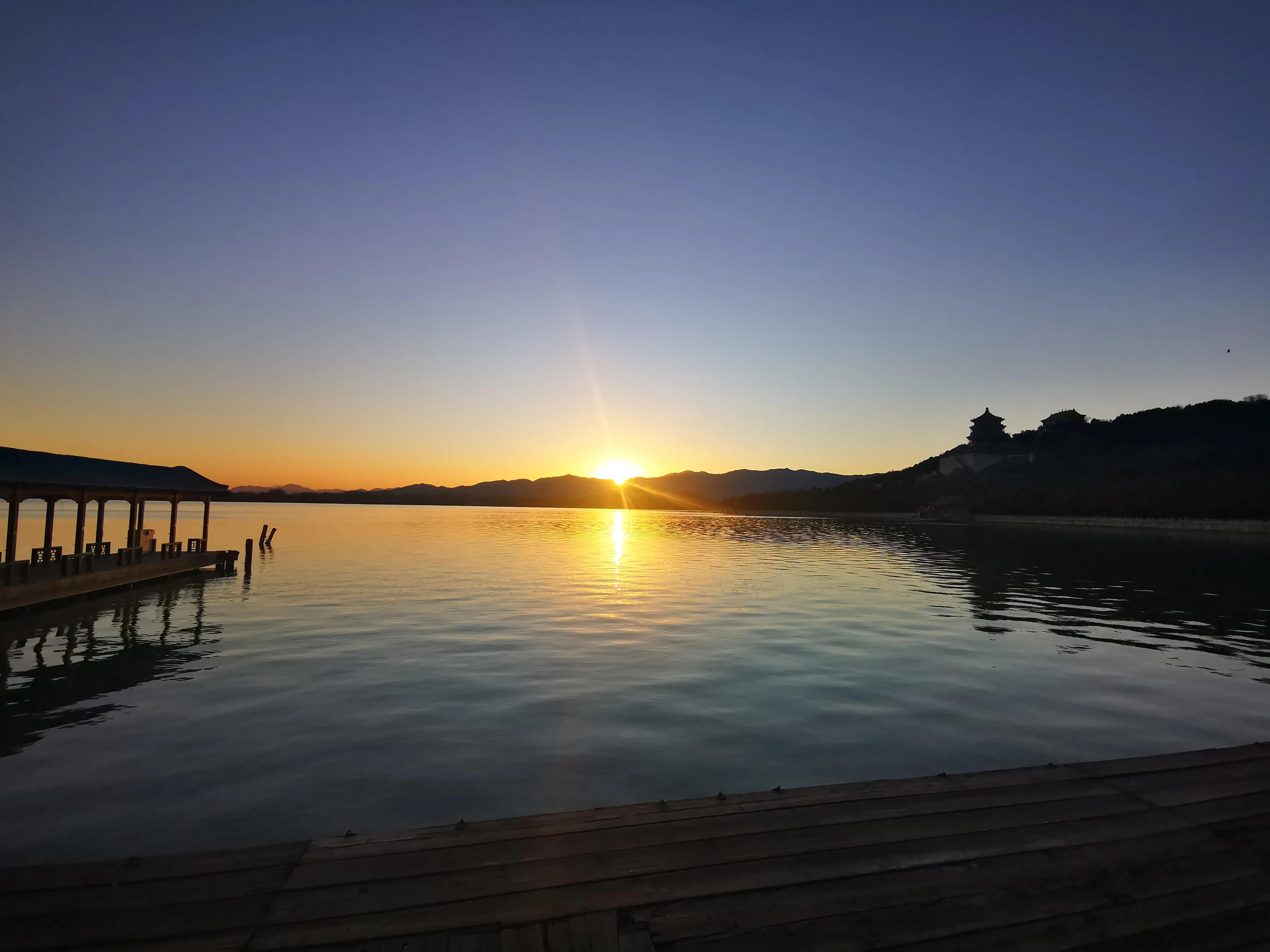 昆明湖上落日落下,北京颐和园昆明湖落日视频