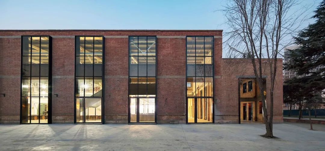 香港长大，留学英国荷兰，Foster工作回国创业，用可持续逻辑设计