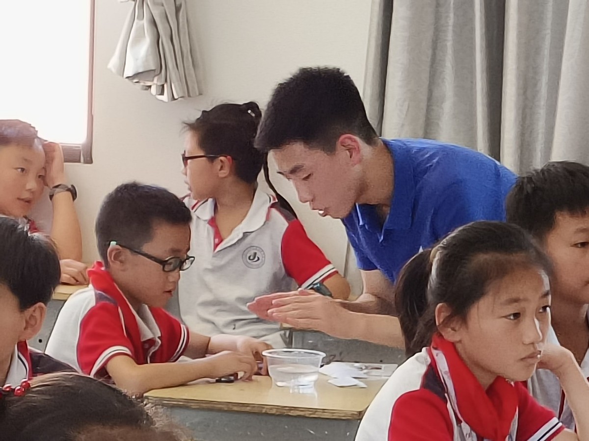 湖北学子三下乡一路同行情暖童心,湖北优师学子三下乡