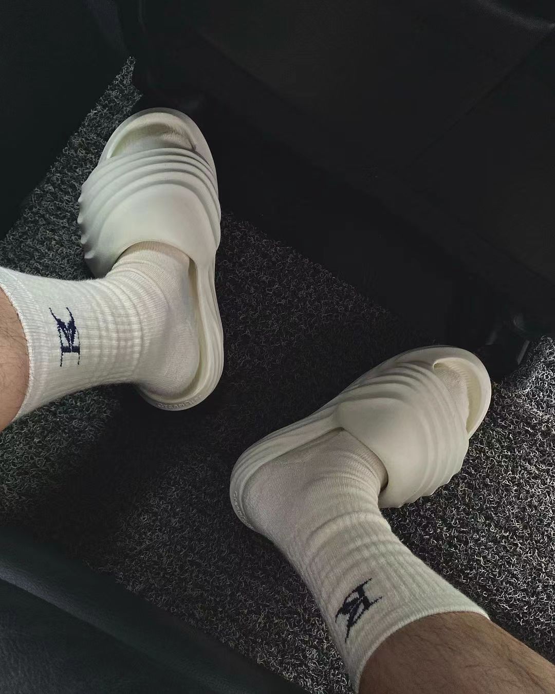 李宁超轻2022v2元年,李宁今年的新球鞋