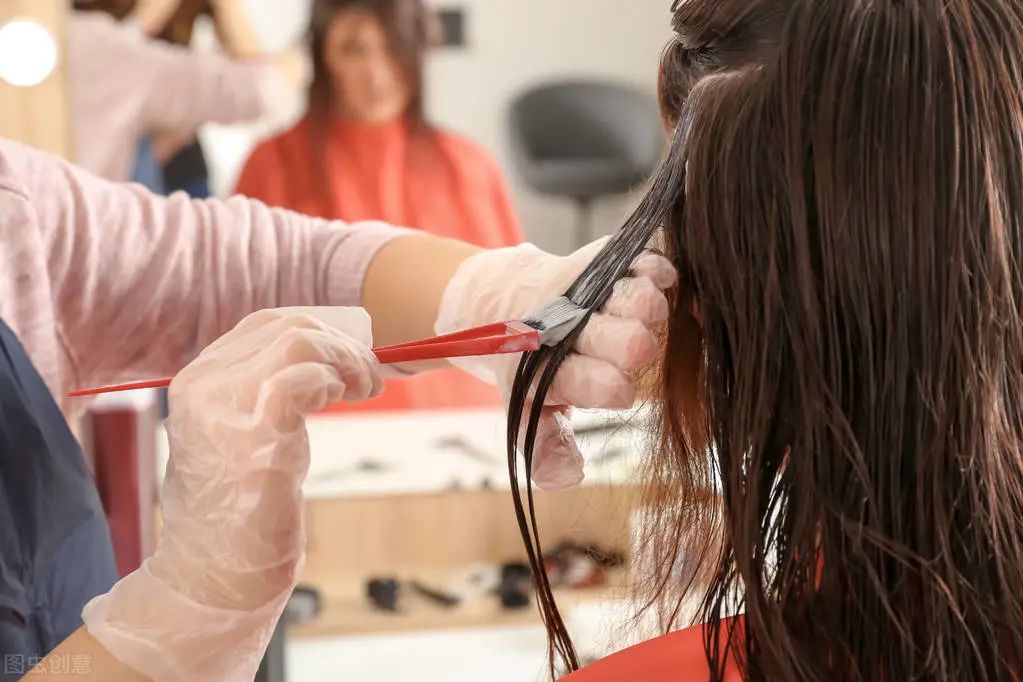 浅色头发染发怎么染,染发怎么染避免头发干枯毛躁