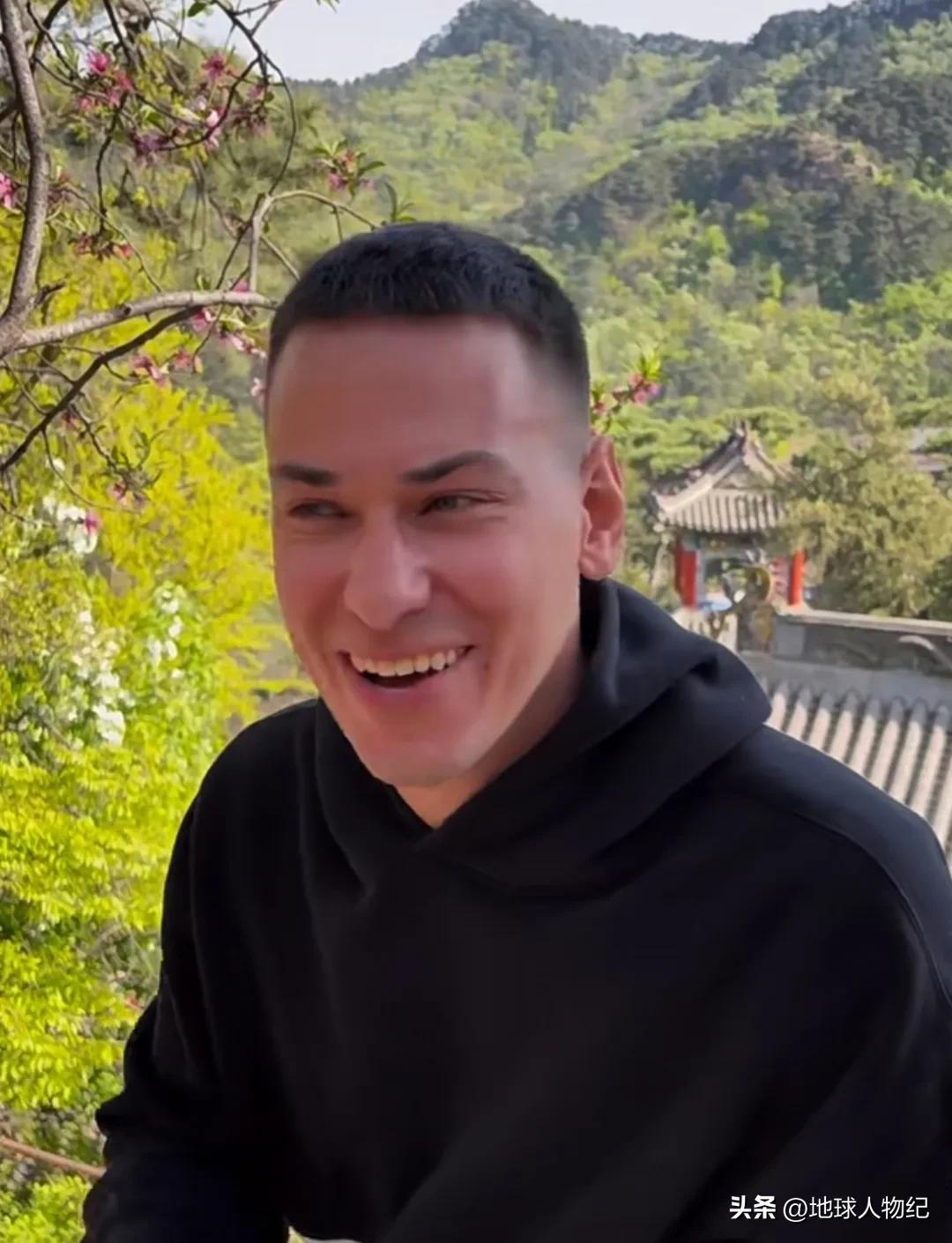 90后白俄罗斯小伙谈沈阳女友,妈妈来中国旅游,发现中国人很友好