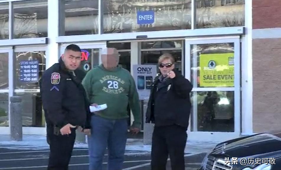 2003年美国伊拉克战争,中国小伙去美国被美国人骂穷