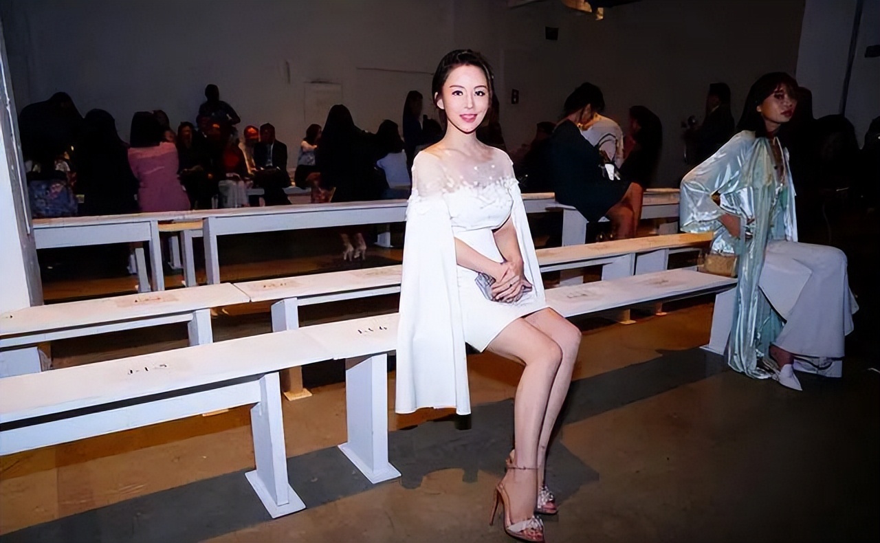 台球女神美貌不输潘晓婷,台球女神一杆清台