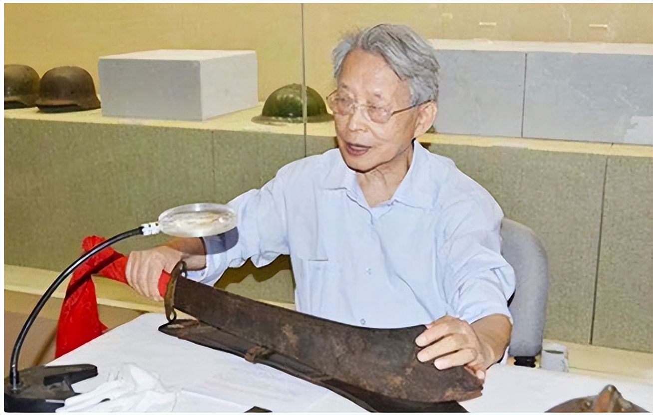 老人售卖祖传宝刀被专家指责,老人卖掉祖传宝刀