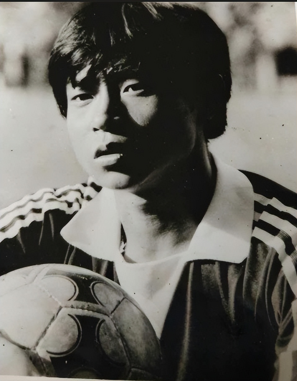 80年代中国青少年足球队的照片,8090年代的足球明星颜值