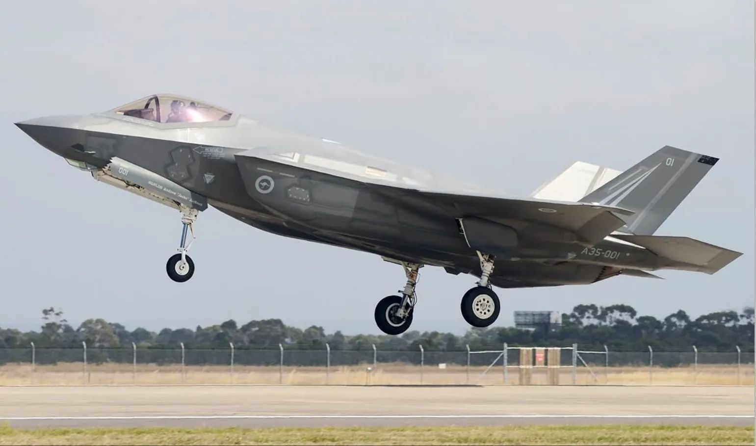 f35歼20战机,美媒歼20f35