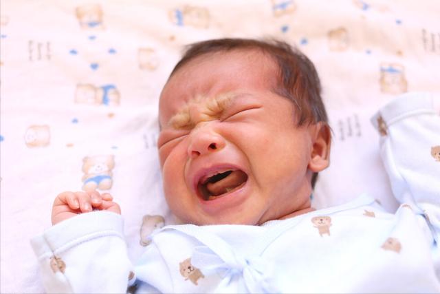 一招教你解决宝宝哭闹,无论真哭还是假哭