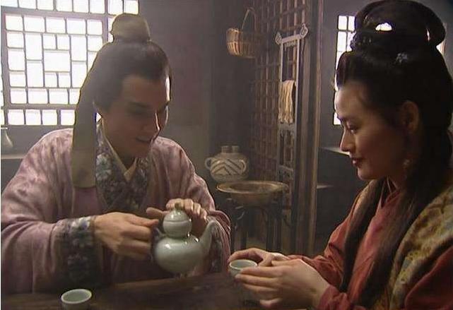 《*瓶金**梅》第24章：潘金莲：西门庆，你不要过来啊！我要叫人了