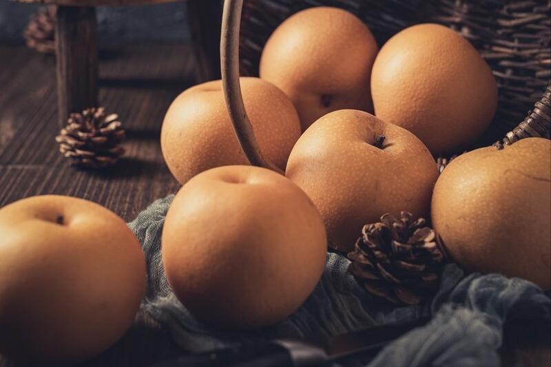 一*爆口**汁的秋月梨，是什么味道？它凭啥那么贵？背后有3个原因