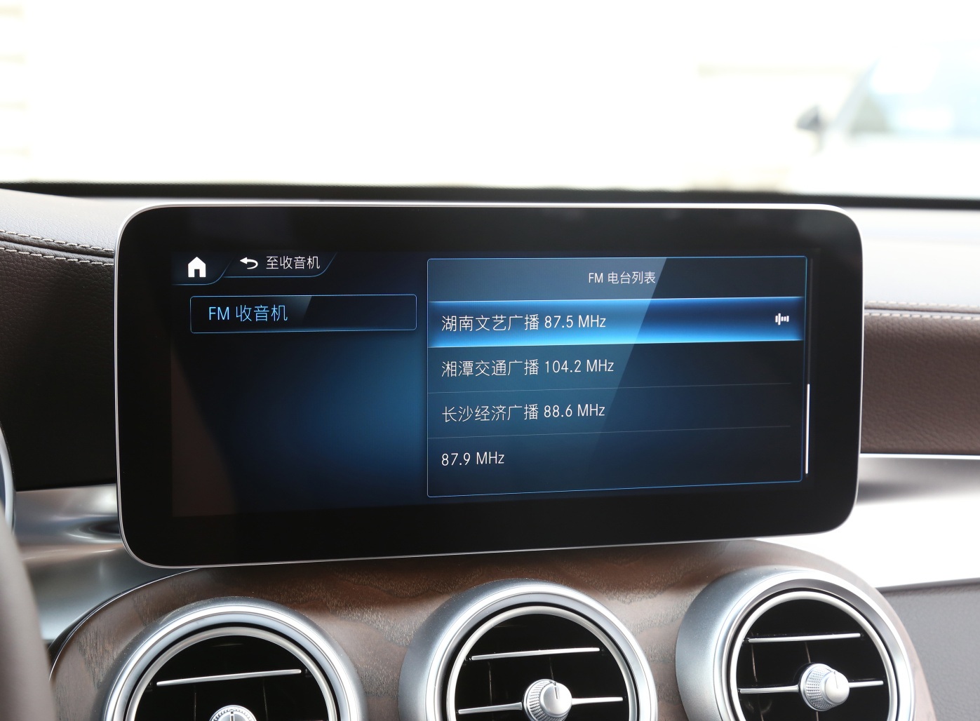 16年奔驰glc260豪华型功能详解,22款奔驰glc260能卖多少钱