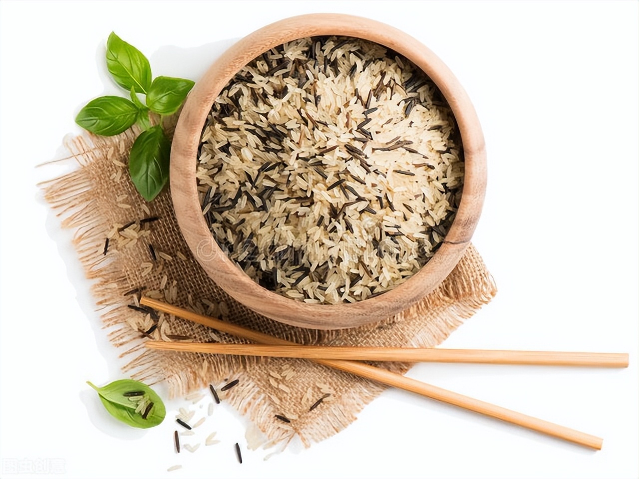 黑米用蒸屉蒸需要泡多长时间,黑米用温水浸泡多久可以蒸米饭