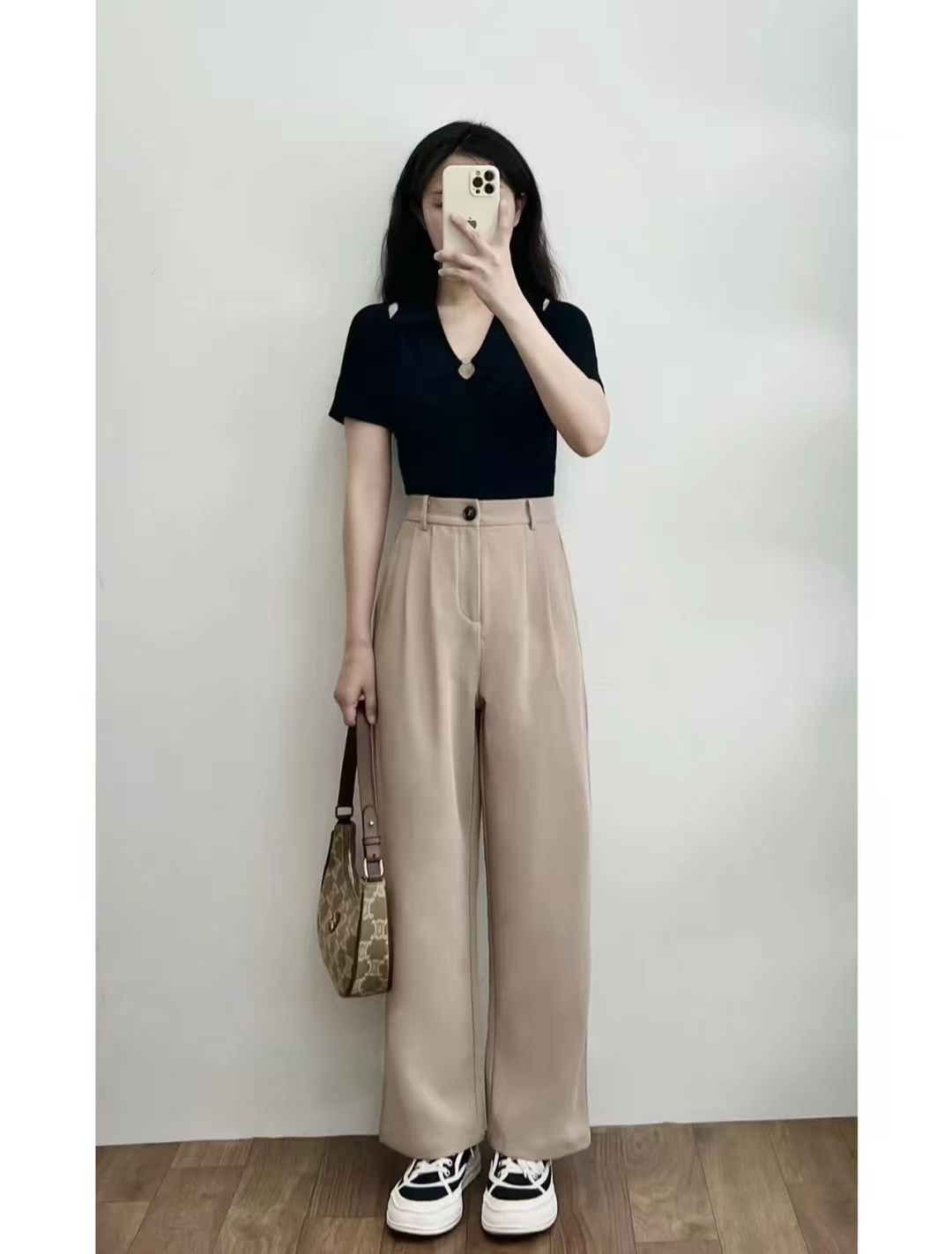 蓝色西装配卡其色裤子男,卡其色西装配什么裤子好看