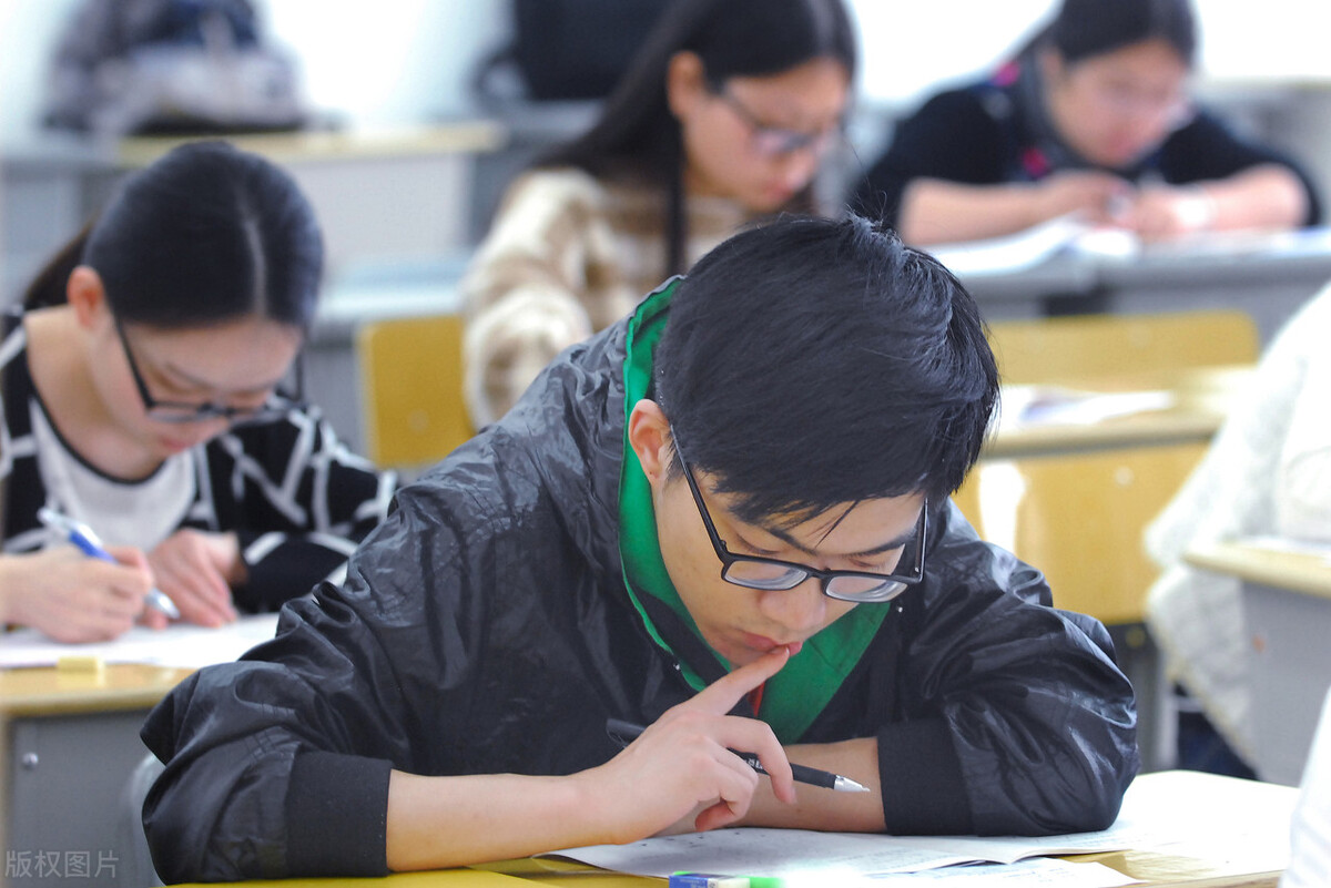 研究生到税务局公务员工资待遇,硕士学历考国税局待遇