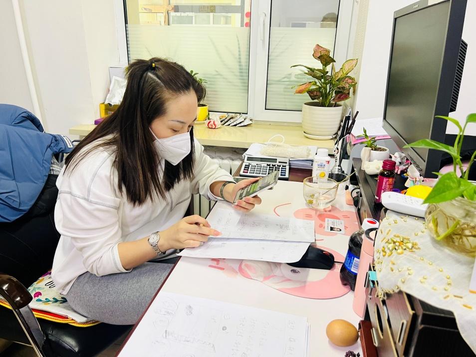 齐心协力战疫情红光村巾帼展风采,巾帼抗疫展风采铿锵玫瑰别样红