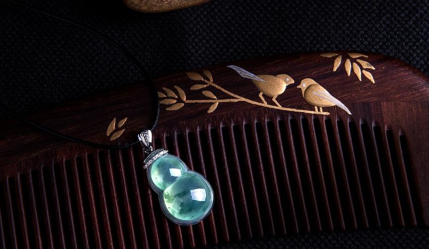 很糯的翡翠值钱吗,翡翠看着冰糯价格低怎么回事