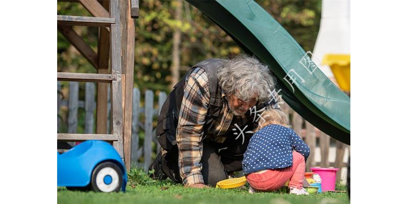几岁男孩和父母分开睡最好,叛逆期男孩要求和父母分房睡