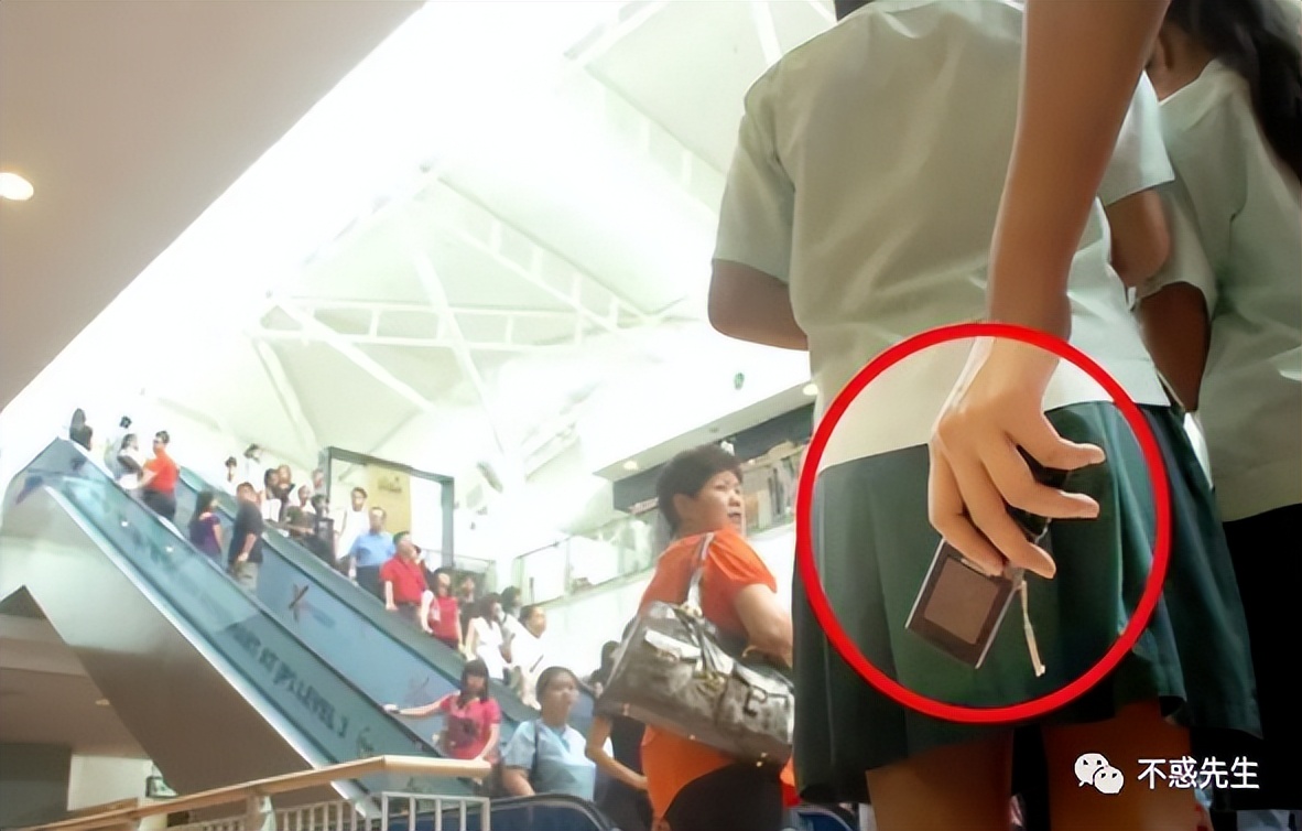 蒋梦婕被抄底*拍偷***处私**,高清猛料流出!扬言不给钱就将她毁掉。