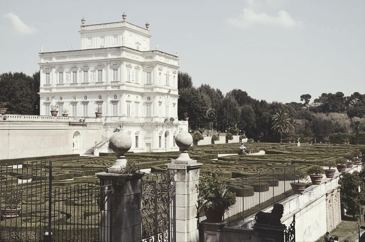 诡秘真相故事：丈夫送了我一支口红，我隐隐觉得不对劲，转送闺蜜