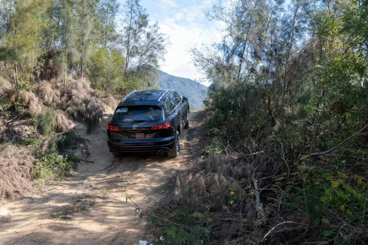 低调全面有内涵试驾进口大众途锐,试驾进口大众途锐suv四驱