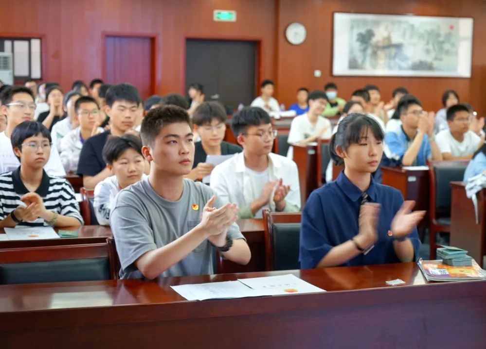 喜迎二十大新团员入团仪式,奋进新征程入团仪式